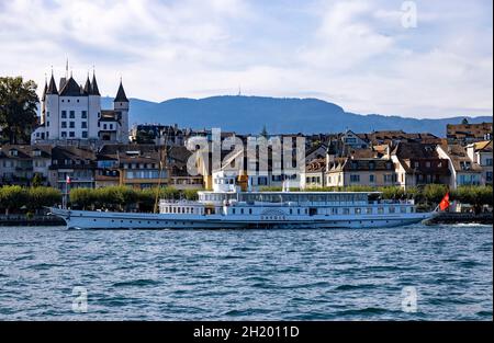 DAS Raddampfer SAVOIE Belle Epoque dockte in Nyon, Lac Leman (Genfersee), Genf, Schweiz an Stockfoto