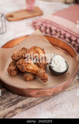 Knusprig gebratenes Huhn Stockfoto