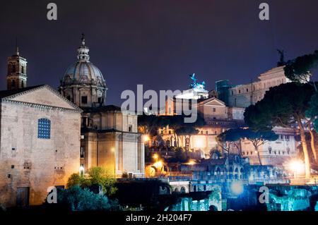 Barocke Kuppel von Santi Luca e Martina und Curia Julia Senat, Forum Romanum, Rom, Italien. Stockfoto
