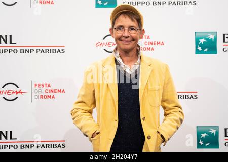 Rom, Italien. Oktober 2021. Susanna Tamaro aus dem Film Inedita posiert für den Fotografen während des 16. Rom Film Festivals in Rom (Italien), 19. Oktober 2021 Photo Pool Rome Film Fest/Insidefoto Credit: Insidefoto srl/Alamy Live News Stockfoto