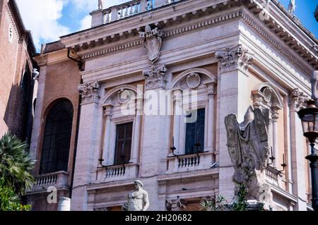 Palazzo dei Conservatori in Rom mit Renovierungsarbeiten durch Michelangelo, um kolossale korinthische Pilaster, Italien, zu umfassen Stockfoto