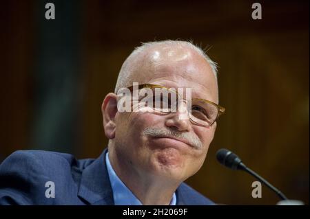 Washington, Usa. Oktober 2021. Chris Magnus erscheint vor einer Anhörung des US-amerikanischen Senatsausschusses für Finanzen, um seine Ernennung zum nächsten US-Zoll- und grenzschutzbeauftragten im Dirksen Senate Office Building auf dem Capitol Hill in Washington, DC, am Dienstag, dem 19. Oktober 2021 zu prüfen. Poolfoto von Rod Lampey/UPI Credit: UPI/Alamy Live News Stockfoto