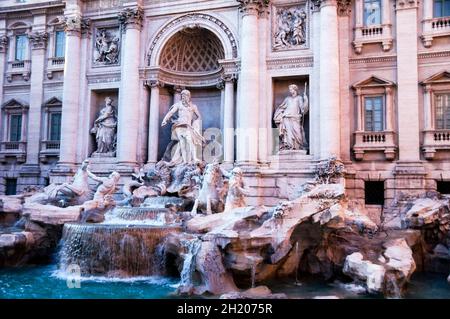 Trevi-Brunnen und Ozeanus „Taming of the Waters“, Rom, Italien. Stockfoto