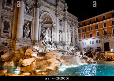 Barocker Trevi-Brunnen in Rom, Italien. Stockfoto