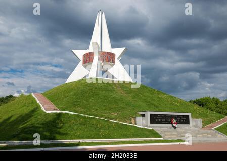 BRJANSK, RUSSLAND - 05. JULI 2021: Hügel der Unsterblichkeit - ein Denkmal zu Ehren der Bewohner von Brjansk, die bei den Kämpfen um ihr Motherlan ums Leben kamen Stockfoto