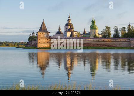 Augustmorgen im alten Kirillo-Beloserski Kloster. Region Wologda, Russland Stockfoto