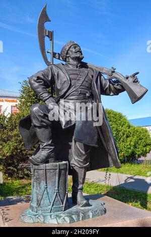 KASHIRA, RUSSLAND - 18. SEPTEMBER 2021: Denkmal für den Kashira-Bogenschützen aus der Nähe an einem sonnigen Septembertag Stockfoto