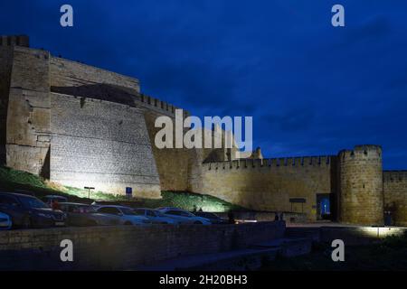 DERBENT, RUSSLAND - 27. SEPTEMBER 2021: Abend in der alten Festung Naryn-Kala Stockfoto