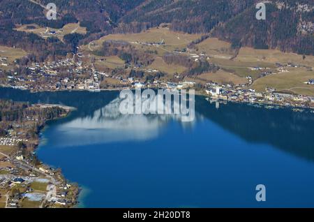 Blick von der Bleckwand auf den Wolfgangsee im Winter, Bezirk Gmunden, Salzkammergut, Oberösterreich, Österreich, Europa - Blick von der Bleckwand nach Stockfoto