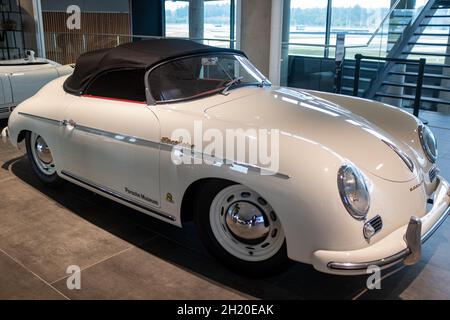 Porsche 356 Speedster in Museumssammlung im Porsche Customer Experience Center, Hokenheimring, Baden-Württemberg, Deutschland Stockfoto