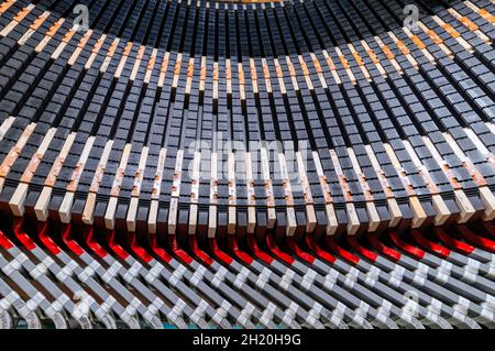 Innenteile des neuen Elektromotors im Werkstattmakro der Anlage Stockfoto