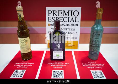 Madrid, Spanien. Oktober 2021. 34. Salon Gourmets. Auszeichnung „Food of Spain Best Extra Virgin Olive Oils, Kampagne 2019-2020“, Sonderpreis. IFEMA, Madrid, Spanien. Kredit: EnriquePSans / Alamy Live Nachrichten Stockfoto