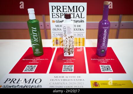 Madrid, Spanien. Oktober 2021. 34. Salon Gourmets. Auszeichnung „Food of Spain Best Extra Virgin Olive Oils, Kampagne 2020-2021“, Sonderpreis. IFEMA, Madrid, Spanien. Kredit: EnriquePSans / Alamy Live Nachrichten Stockfoto