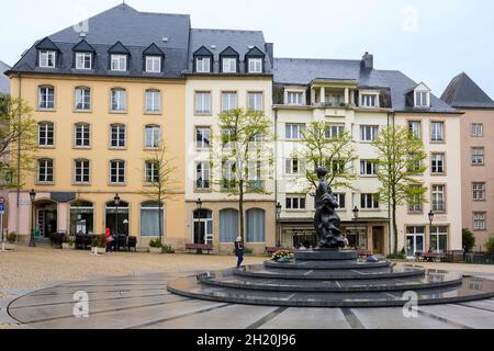 Dies ist Place de Clairefontaine mit Denkmal der Großherzogin Charlotte 15. Mai 2013 in Luxemburg, Luxemburg. Stockfoto