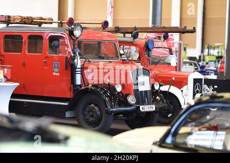 Oldtimer bei einer Ausstellung in Wels (Oberösterreich, Österreich) - die „Classic Austria“ ist eine große Ausstellung und Messe für Oldtimer in Wels Stockfoto