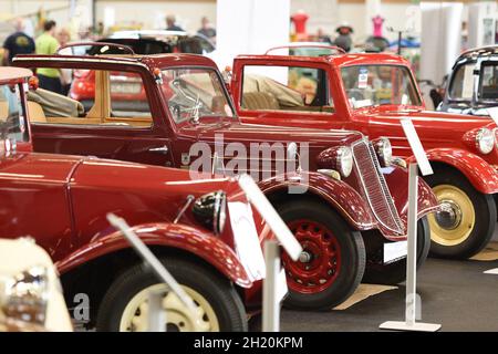 Oldtimer bei einer Ausstellung in Wels (Oberösterreich, Österreich) - die „Classic Austria“ ist eine große Ausstellung und Messe für Oldtimer in Wels Stockfoto