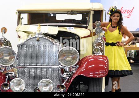 Oldtimer bei einer Ausstellung in Wels (Oberösterreich, Österreich) - die „Classic Austria“ ist eine große Ausstellung und Messe für Oldtimer in Wels Stockfoto