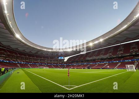 Madrid, Madrid, Spanien. Oktober 2021. Gesamtansicht des Wanda Metropolitano Stadions während des Champions League Fußballspiels zwischen Atletico de Madrid und dem FC Liverpool im Wanda Metropolitano Stadium in Madrid, Spanien, 19. Oktober 2021 Quelle: Ruben Albarran/ZUMA Wire/Alamy Live News Stockfoto