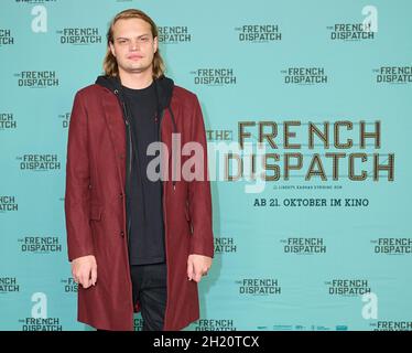 Berlin, Deutschland. Oktober 2021. Wilson Gonzales Ochsenknecht kommt zur Sondervorführung von „The French Dispatch“ bei Kino International. Quelle: Annette Riedl/dpa/Alamy Live News Stockfoto