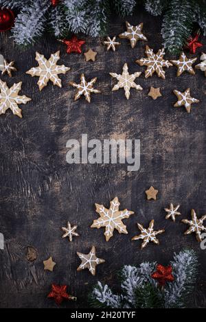 Weihnachts-Lebkuchenkekse in Form von Schneeflocke Stockfoto