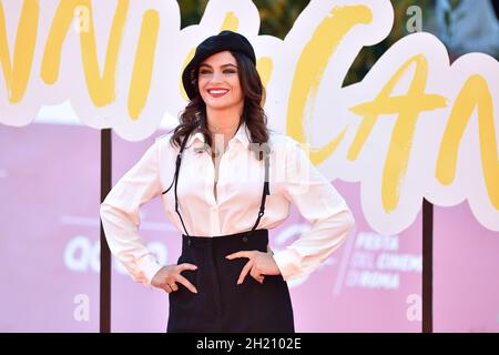 Rom, Italien. Oktober 2021. ROM, ITALIEN - 19. OKTOBER: Aurora Giovinazzo besucht den roten Teppich des Films 'Anni Da Cane' während des 19. Alice Nella Città 2021 am 19. Oktober 2021 in Rom, Italien. Kredit: dpa/Alamy Live Nachrichten Stockfoto