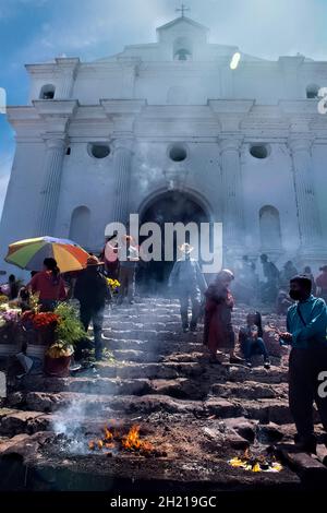 Sonntagsmarktszenen vor der Santo Tomas Kirche, Chichicastenango, Guatemala Stockfoto