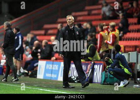 London, Großbritannien. Oktober 2021. Charlton Athletic Manager Nigel Adkins ist niedergeschlagen, nachdem Ethan Hamilton von Accrington Stanley seinen Mannschaften den dritten Treffer erzielte. EFL Skybet Football League One Match, Charlton Athletic gegen Accrington Stanley im The Valley in London am Dienstag, den 19. Oktober 2021. Dieses Bild darf nur für redaktionelle Zwecke verwendet werden. Nur zur redaktionellen Verwendung, Lizenz für kommerzielle Nutzung erforderlich. Keine Verwendung bei Wetten, Spielen oder Veröffentlichungen in einem Club/einer Liga/einem Spieler. PIC von Steffan Bowen/Andrew Orchard Sports Photography/Alamy Live News Credit: Andrew Orchard Sports Photography/Alamy Live News Stockfoto