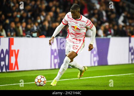 Paris, Frankreich, 19. Oktober 2021, Nordi MUKIELE von RB Leipzig während der UEFA Champions League, Gruppe A Fußballspiel zwischen Paris Saint-Germain und RB Leipzig am 19. Oktober 2021 im Stadion Parc des Princes in Paris, Frankreich - Foto: Matthieu Mirville/DPPI/LiveMedia Stockfoto