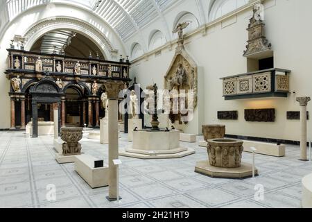Sammlung historischer Kunstwerke im Victoria and Albert Museum, London, England Großbritannien Stockfoto