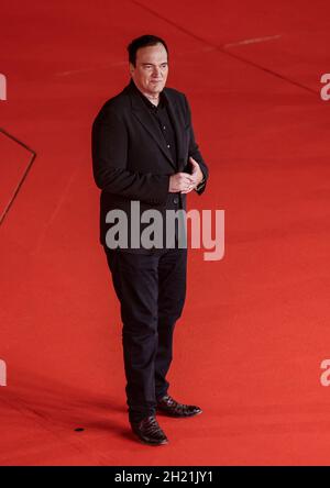 Rom, Italien. Oktober 2021. Der US-Regisseur Quentin Tarantino posiert auf dem roten Teppich, bevor er an der Verleihung des Lifetime Achievement Award bei der 16. Ausgabe des internationalen Filmfestivals in Rom im Auditorium Parco della Musica teilnimmt. Quelle: Riccardo De Luca - Bilder Aktualisieren/Alamy Live News Stockfoto