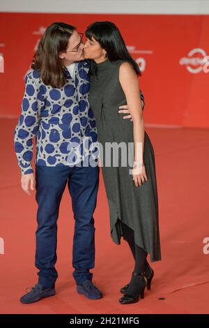 Rom, Italien. Oktober 2021. Natalia Cabral und Oriol Estrada besuchen den roten Teppich von Una pelicula sobre parejas. Kredit: SOPA Images Limited/Alamy Live Nachrichten Stockfoto