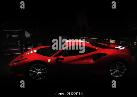 GENF, SCHWEIZ - 28. Sep 2021: Ein Genfer Autosalon - Autos und Hypercar auf dem Display Stockfoto
