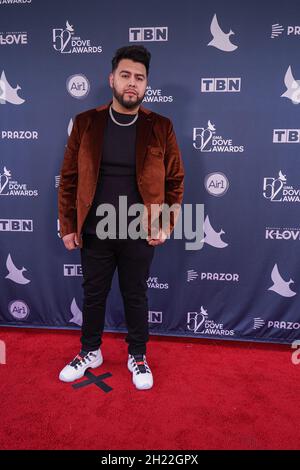 Nashville, Tennessee, USA, 19. Oktober 2021. Sam Ash spazieren auf dem Roten Teppich während der 52. Jährlichen GMA Dove Awards in der Allen Arena. Stockfoto