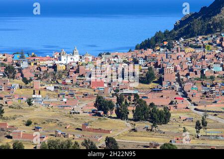 Blick auf die Copaba und den Titicaca-See, Departamento La Paz, Bolivien Stockfoto