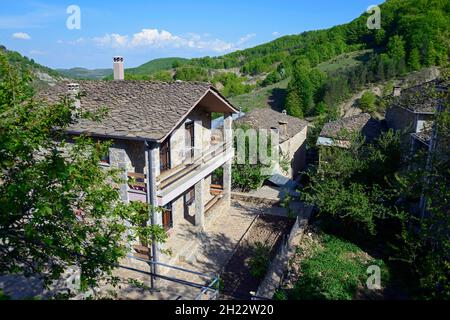 Typisches Haus, Dardha, Skigebiet, Gramoz Mountains, Korca District, Korca, Albanien Stockfoto