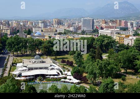 Stadtzentrum mit Rinia Park, Skanderbeg Platz, Blick vom Sky Tower, Tirana, Albanien Stockfoto