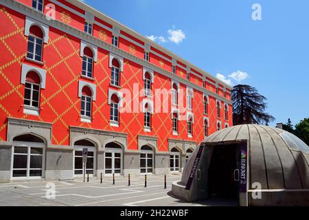 Etagenbett 'Kunst 2, Ministerium für Landwirtschaft, Tirana, Albanien Stockfoto