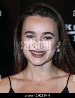 Westwood, Usa. Oktober 2021. WESTWOOD, LOS ANGELES, KALIFORNIEN, USA - 19. OKTOBER: Die Schauspielerin Kelley Mack kommt bei der Los Angeles Premiere von Dark Sky Films und Queensbury Picles' 'Broadcast Signal Intrusion', die am 19. Oktober 2021 im IPIC Westwood Theatre in Westwood, Los Angeles, Kalifornien, USA, stattfand. (Foto: Xavier Collin/Image Press Agency/Sipa USA) Quelle: SIPA USA/Alamy Live News Stockfoto