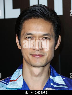 Westwood, Usa. Oktober 2021. WESTWOOD, LOS ANGELES, KALIFORNIEN, USA - 19. OKTOBER: Der Schauspieler Harry Shum Jr. kommt bei der Los Angeles Premiere von Dark Sky Films und Queensbury Picles' 'Broadcast Signal Intrusion', die am 19. Oktober 2021 im IPIC Westwood Theatre in Westwood, Los Angeles, Kalifornien, USA, stattfand. (Foto: Xavier Collin/Image Press Agency/Sipa USA) Quelle: SIPA USA/Alamy Live News Stockfoto