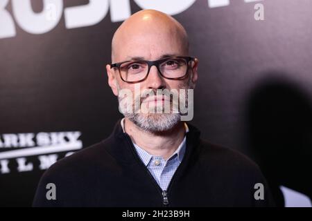 Westwood, Usa. Oktober 2021. WESTWOOD, LOS ANGELES, KALIFORNIEN, USA - 19. OKTOBER: Chris Alexander kommt bei der Los Angeles Premiere von Dark Sky Films und Queensbury Picles' 'Broadcast Signal Intrusion' an, die am 19. Oktober 2021 im IPIC Westwood Theatre in Westwood, Los Angeles, Kalifornien, USA, stattfand. (Foto von Xavier Collin/Image Press Agency) Quelle: Image Press Agency/Alamy Live News Stockfoto