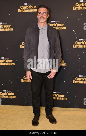 Los Angeles, USA. Oktober 2021. LOS ANGELES, USA. 19. Oktober 2021: Reid Scott bei der Saisonpremiere für HBOs 'Curb Your Enthusiasm' in den Paramount Studios. Bildquelle: Paul Smith/Alamy Live News Stockfoto