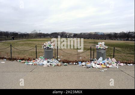 Müll liegt nicht abgeholte auf der National Mall in Washington DC am 12. Tag des partiellen Government Shutdown Jan. 2, 2019. Stockfoto