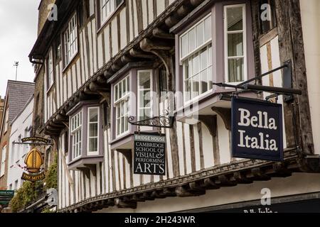 Großbritannien, England, Cambridgeshire, Cambridge, Bridge Street, Miter Inn und jettied Fachwerkgebäude Stockfoto