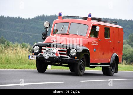 Treffen von Feuerwehr-Oldtimer Fahrzeugen, Bezirk Vöcklabruck, Oberösterreich, Österreich, Europa - Treffen der Feuerwehr-Oldtimer, Vöcklabr Stockfoto