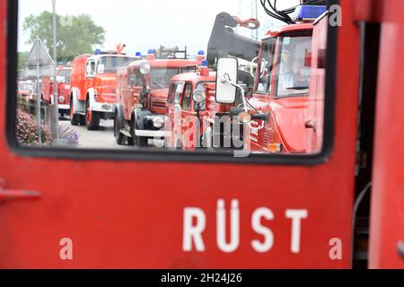 Treffen von Feuerwehr-Oldtimer Fahrzeugen, Bezirk Vöcklabruck, Oberösterreich, Österreich, Europa - Treffen der Feuerwehr-Oldtimer, Vöcklabr Stockfoto