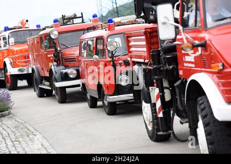 Treffen von Feuerwehr-Oldtimer Fahrzeugen, Bezirk Vöcklabruck, Oberösterreich, Österreich, Europa - Treffen der Feuerwehr-Oldtimer, Vöcklabr Stockfoto