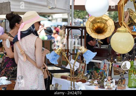 Großer Flohmarkt jeden Samstag beim Naschmarkt in Wien, Österreich, Europa - großer Flohmarkt jeden Samstag auf dem Naschmarkt in Wien, Österreich, EUR Stockfoto