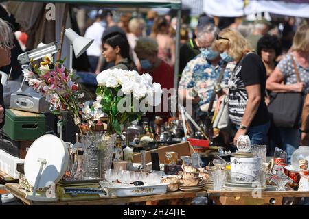 Großer Flohmarkt jeden Samstag beim Naschmarkt in Wien, Österreich, Europa - großer Flohmarkt jeden Samstag auf dem Naschmarkt in Wien, Österreich, EUR Stockfoto