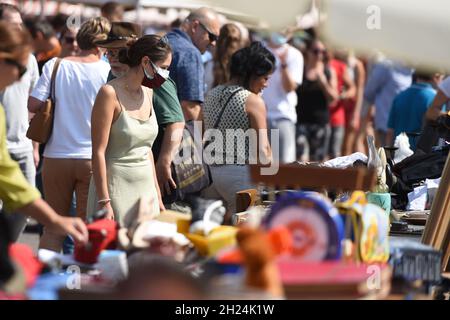 Großer Flohmarkt jeden Samstag beim Naschmarkt in Wien, Österreich, Europa - großer Flohmarkt jeden Samstag auf dem Naschmarkt in Wien, Österreich, EUR Stockfoto