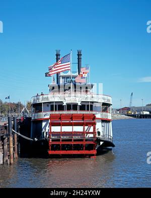 Der Stern des Dampfschiffes Natchez vertäute am Kai entlang des Mississippi River, New Orleans, Louisiana, USA. Stockfoto